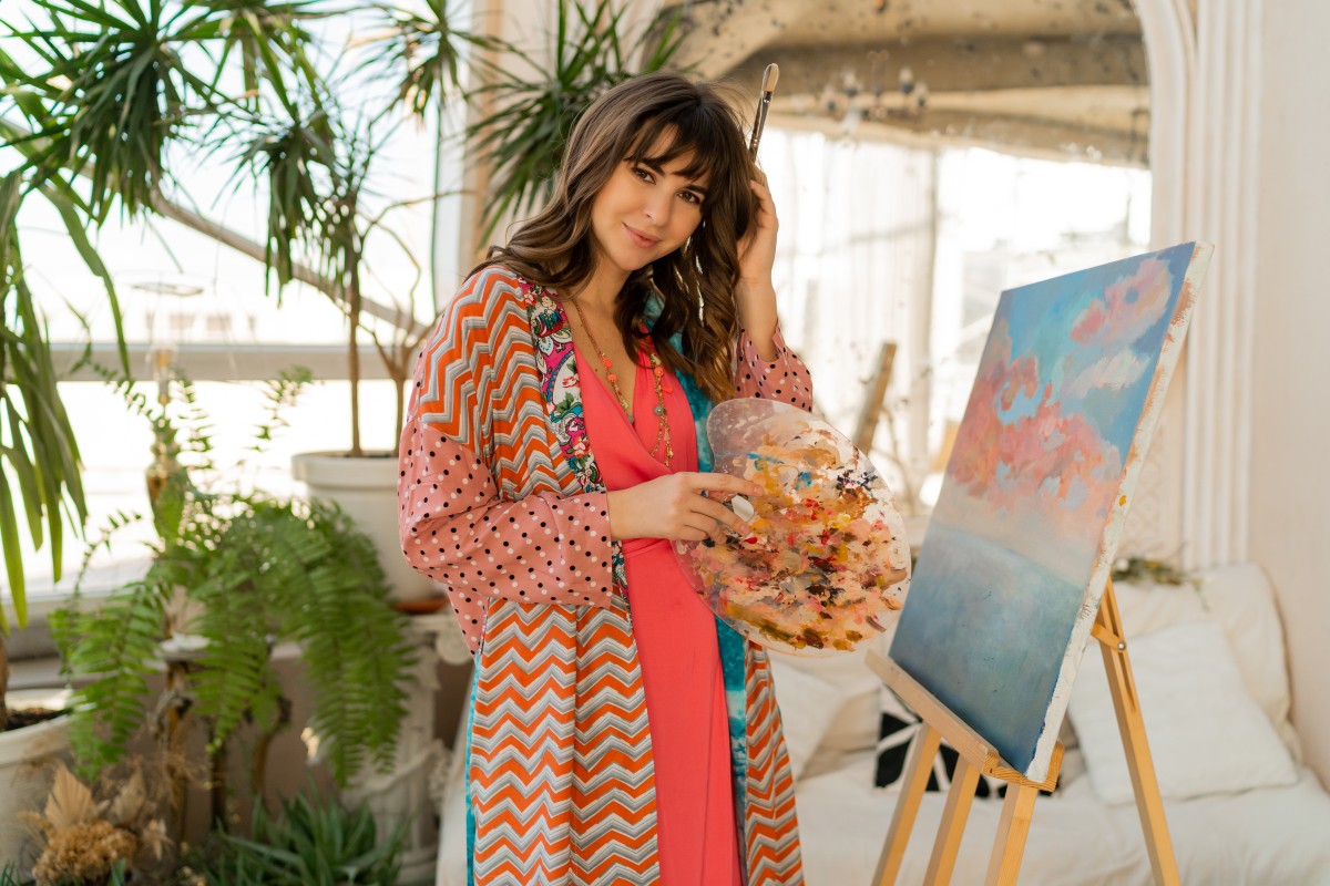 beautiful-artist-woman-bohemian-outfit-posing-with-brush-palette-her-art-studio (1)